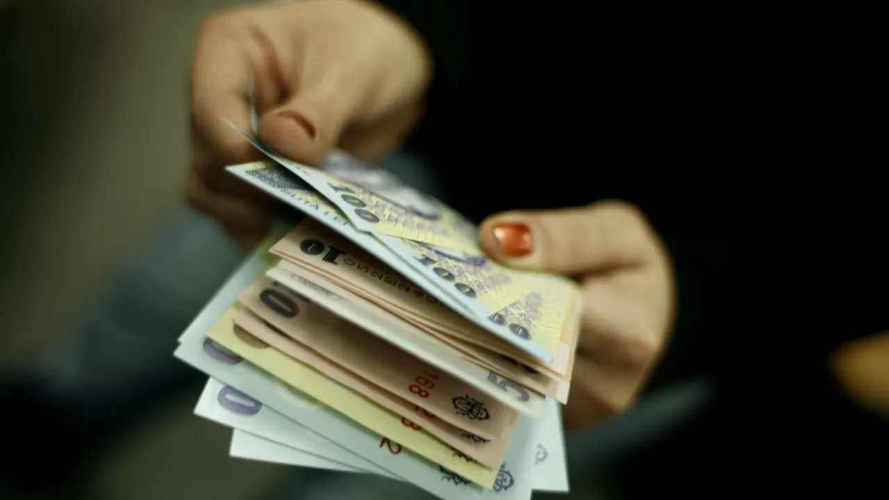 Această aplicație te ajută să economisești bani lunar. Cum este posibil