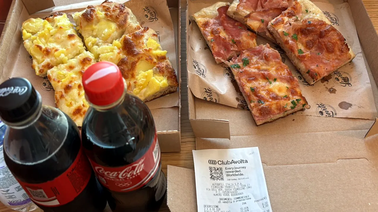 4 felii de pizza de la Aeroportul Leonardo da Vinci din Roma sunt mai IEFTINE decât o singură felie de la Aeroportul Henri Coandă din București