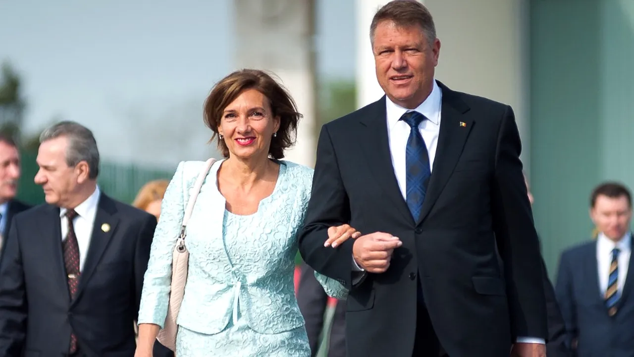 Secretele din garderobele personalităților. Interviu cu Alexandru Ciucu, designerul care îi îmbracă pe Carmen și Klaus Iohannis și Familia Regală