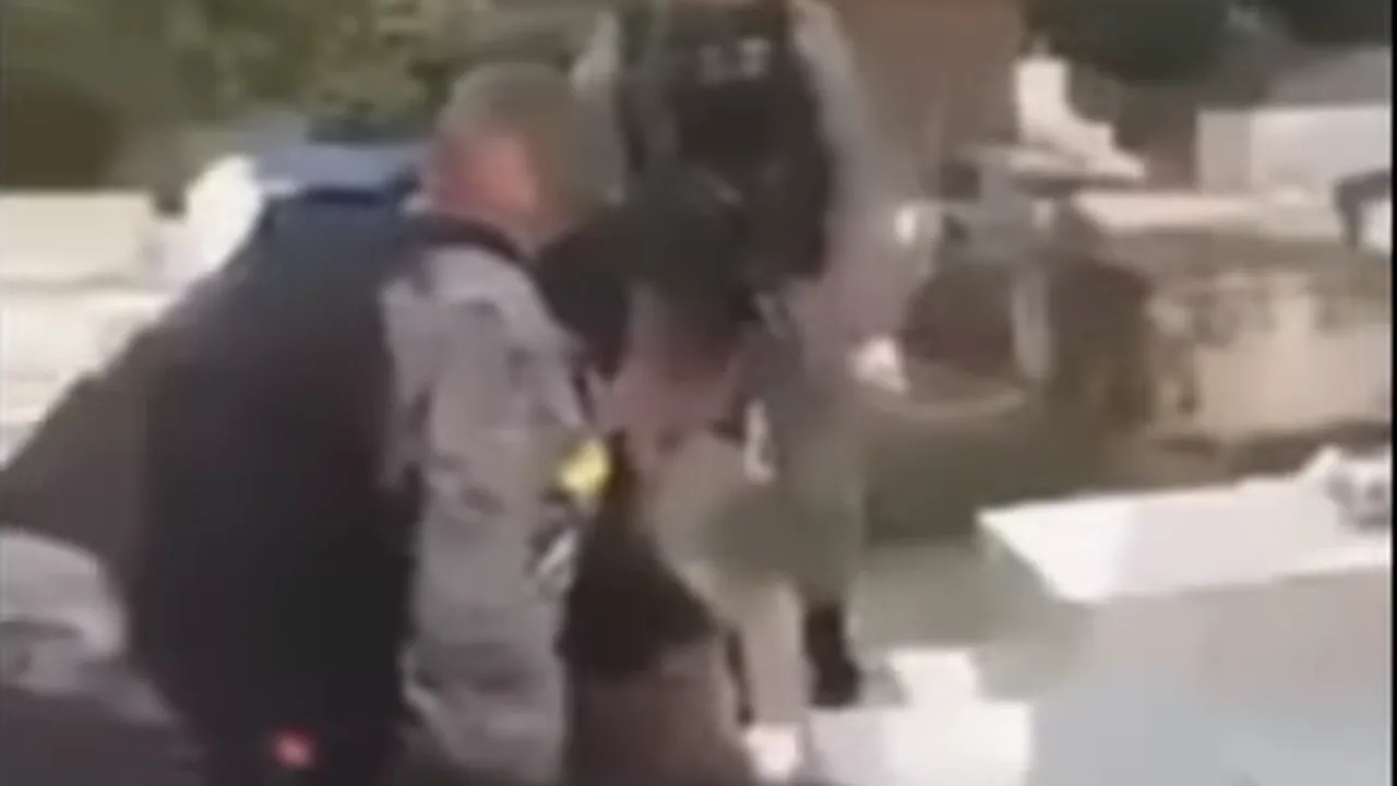 Doi polițiști au făcut o descoperire CUTREMURĂTOARE într-un cimitir după ce au auzit niște sunete CIUDATE - VIDEO