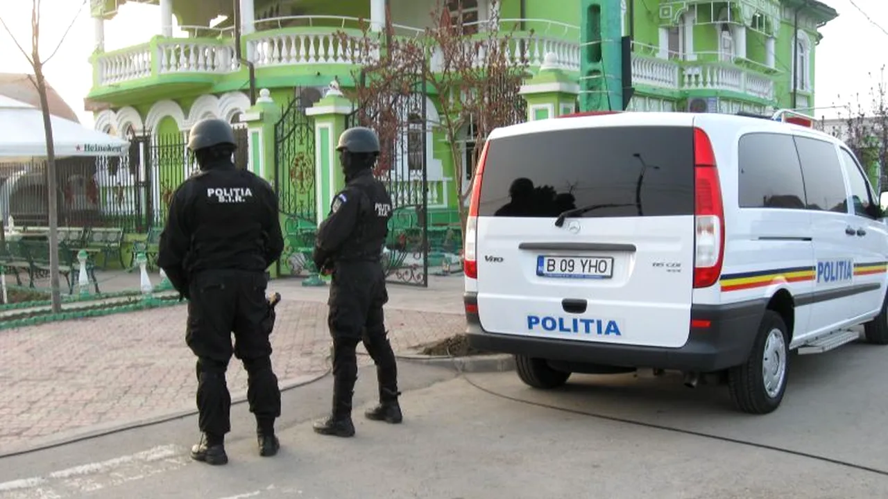 Percheziții la membrii clanului 