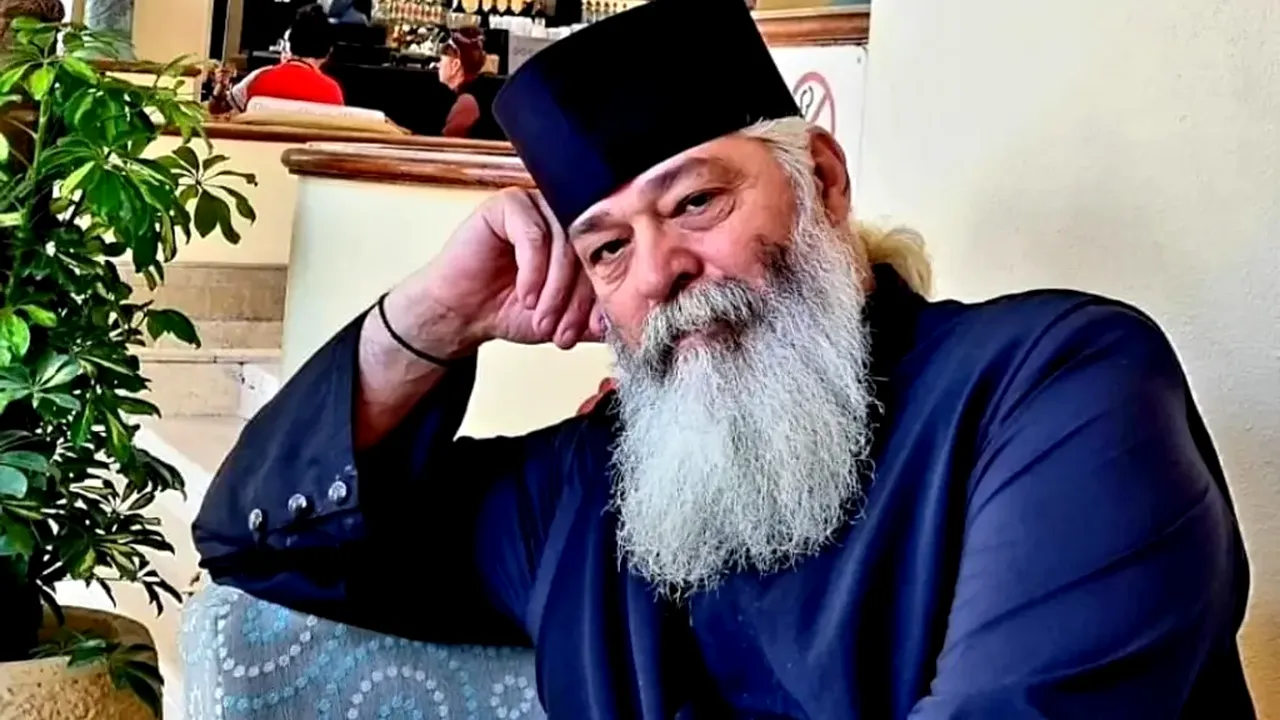 Preotul Calistrat, amendat de CNCD cu 5.000 de lei după ce a numit două femei „isterice nemăritate”. Cum s-a apărat duhovnicul