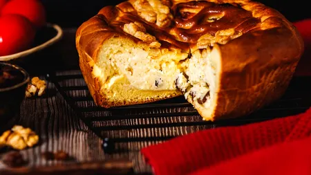 Cea mai bună rețetă de pască cu brânză și stafide: Secretul bunicii pentru un aluat pufos