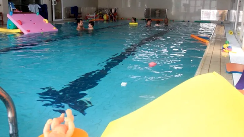 Baby spa - cursuri de înot pentru juniorii care învață să meargă