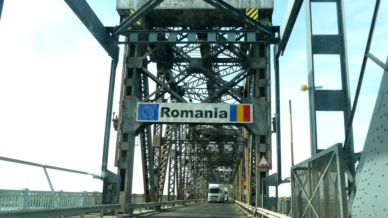 Suprafața unei țări vecine cu ROMÂNIA se micșorează de la o zi la alta