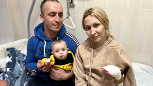 „Te iubesc. Suntem împușcați în...”, a fost ultimul lucru pe care Lesya a reușit să-l spună la telefon soțului ei în timpul atacului rușilor. Femeia se afla într-o mașină cu bebelușa lor de 10 luni, în drum spre vestul Ucrainei