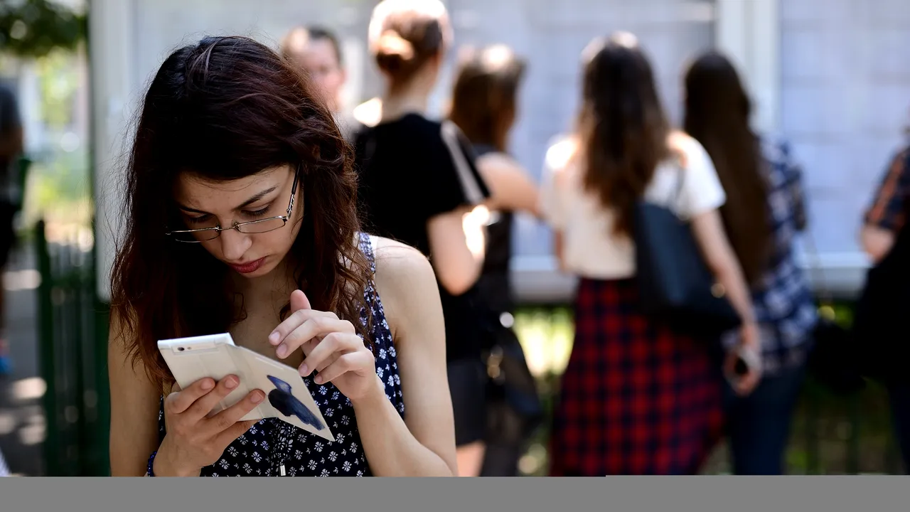 8 ȘTIRI DE LA ORA 8. Rezultate Bac 2020: Candidații la sesiunea de toamnă află ce note au luat la Bacalaureat