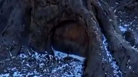 Exploratorii au găsit ușă gigantică în Munții Dzungarian Alatau din Kazahstan. Ce este în spatele ei, de fapt