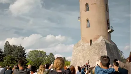 Primarul din Târgoviște amenință compania KFC cu procese, după filmarea acestui clip scandalos în Turnul Chindiei. VIDEO