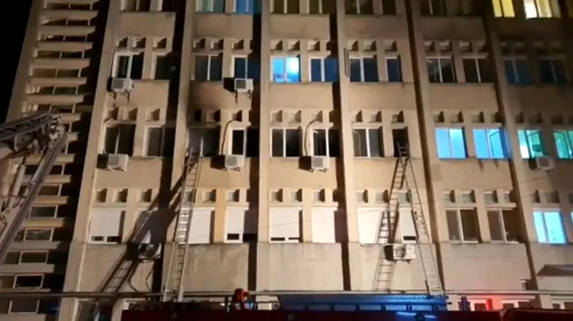 Container pentru morții de la Spitalul Județean Piatra Neamț / Morga unității sanitare, plină chiar înainte de incendiu