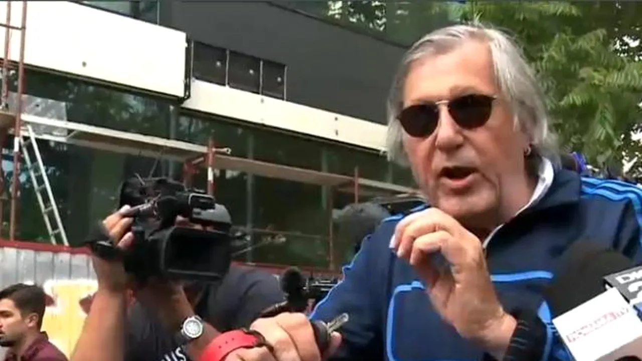 Ilie Năstase pe bicicleta după ce a rămas fără permis de conducere