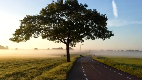 GALAȚI: Fonduri europene pentru piste de biciclete și panouri fotovoltaice pe un drum cu pământ, folosit de căruțași 