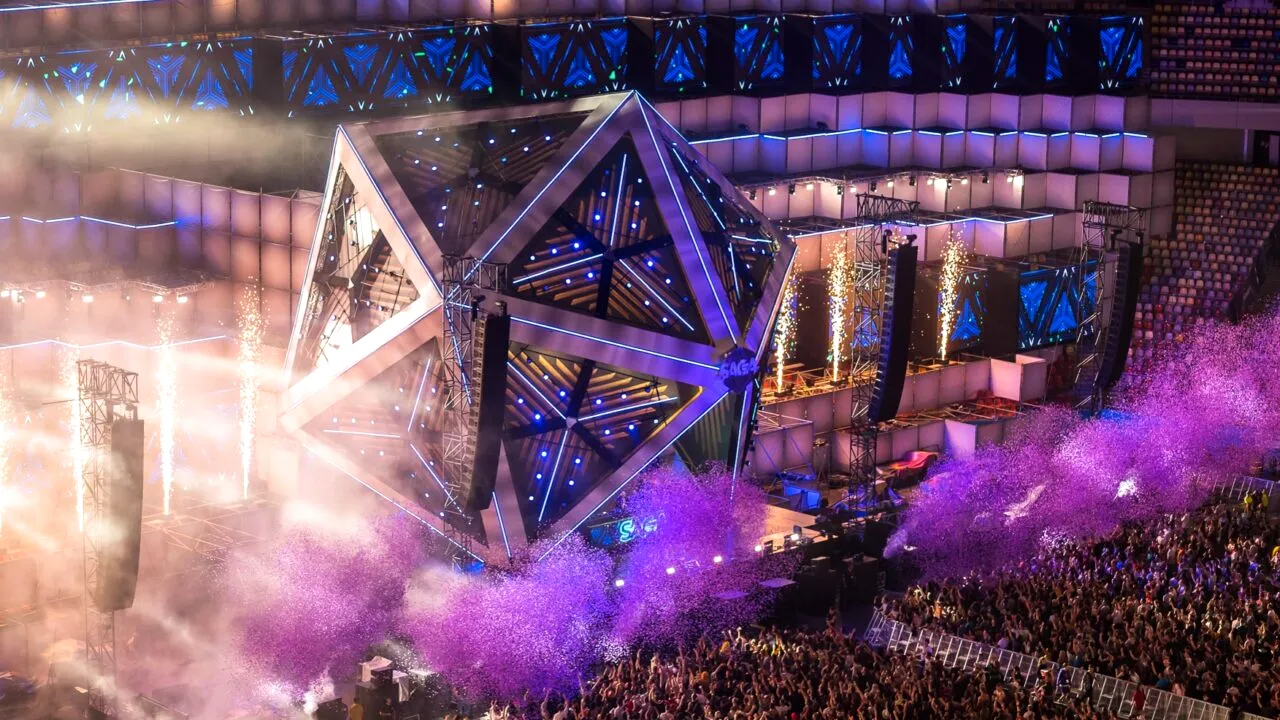 Organizatorii Saga, eveniment la care un tânăr și-a pierdut viața din cauza substanțelor interzise, vor să organizeze un show și în Piața Constituției! Acesta nu este autorizat!