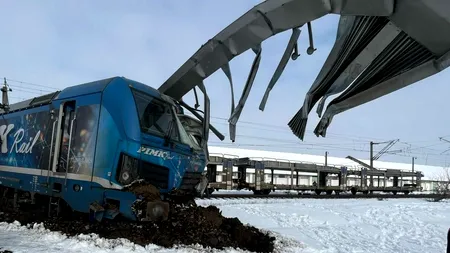 Două trenuri de marfă s-au CIOCNIT în Olt, o persoană a murit. Traficul feroviar restricționat / Călătorii sunt transportați cu mijloace auto