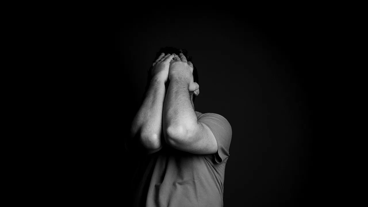 „Balena albastră” face o nouă victimă în România. Un băiat de 13 ani s-a spânzurat în grajdul familiei