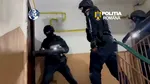 Fiul unei judecătoare din Piteşti a fost arestat preventiv pentru trafic de droguri. Alte 13 persoane sunt cercetate, în dosar