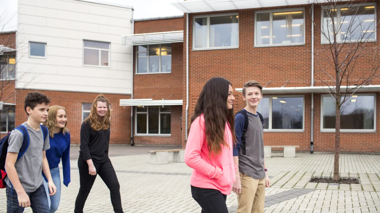 Elevii intră miercuri în minivacanța de 1 Mai. Când reîncep cursurile