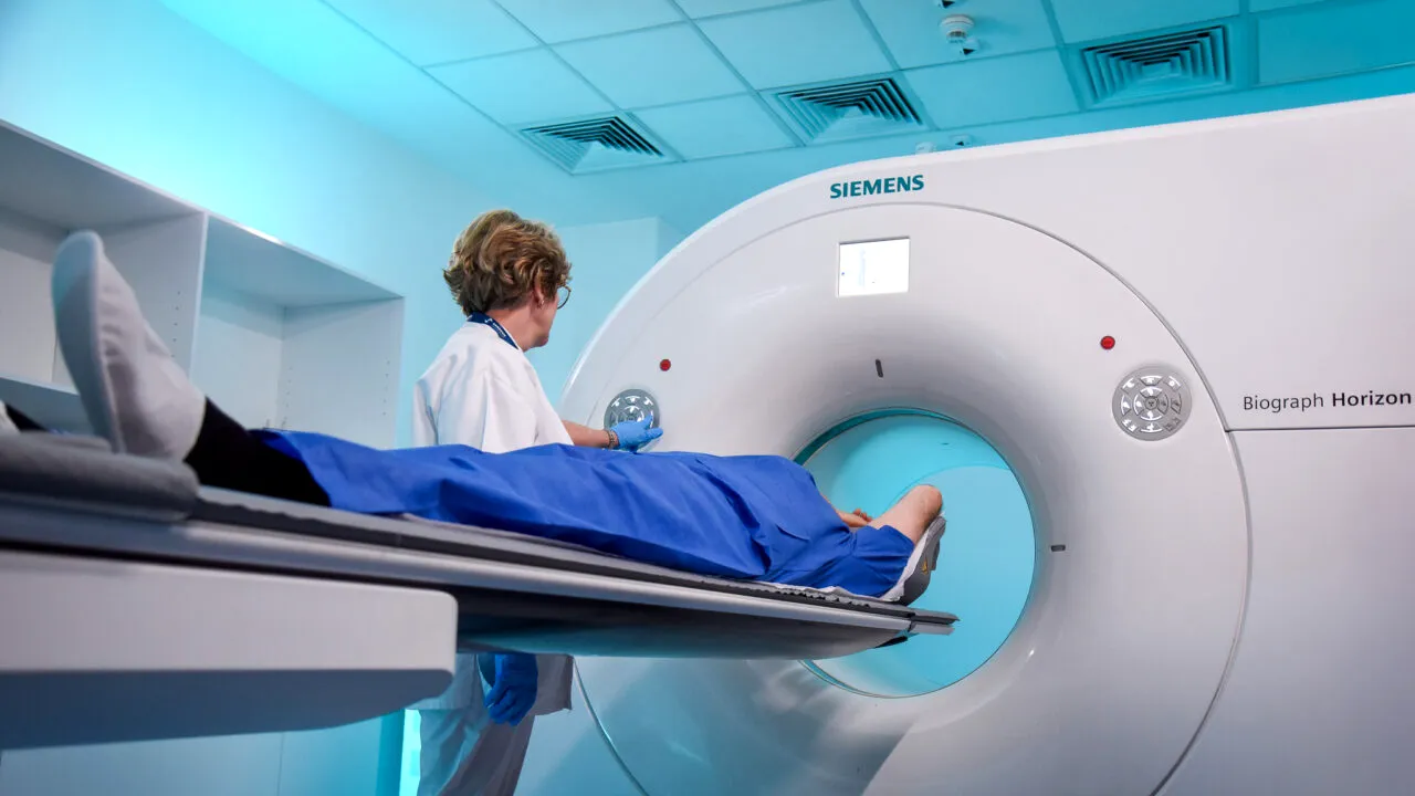 (P) Progres major în diagnosticul avansat al cancerului de prostată SANADOR introduce examenul PET-CT PSMA, în premieră pentru România