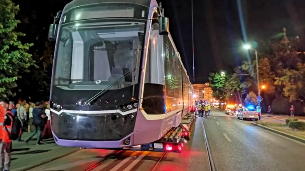 Un tramvai nou, fabricat în Turcia, a luat foc într-un depou din Timișoara. Mijlocul de transport a costat 11,5 milioane de lei