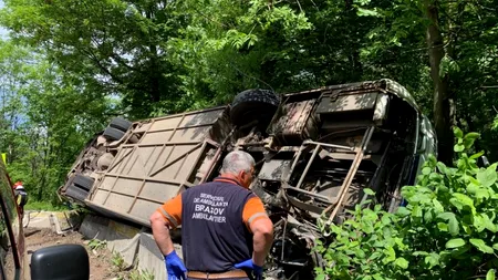 Accident teribil în Brașov: Un autocar cu 30 de copii și 20 de adulți s-a răsturnat într-o curbă pe DN 73 - VIDEO