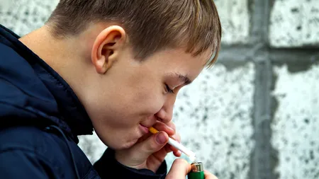 Situație îngrijorătoare: 28% dintre elevii români fumători au încercat prima țigară înaintea vârstei de 10 ani