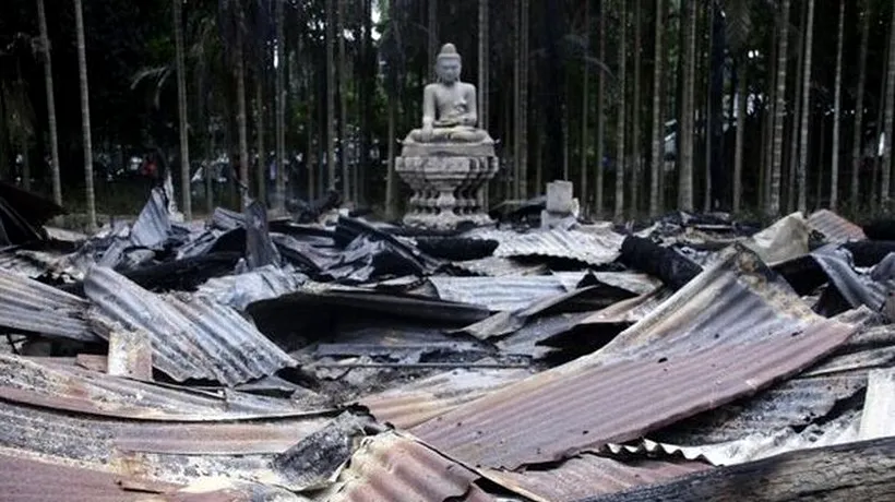 Internetul stârnește din nou furia musulmanilor. Zeci de răniți și temple budiste distruse, din cauza unei fotografii postate pe Facebook. GALERIE FOTO