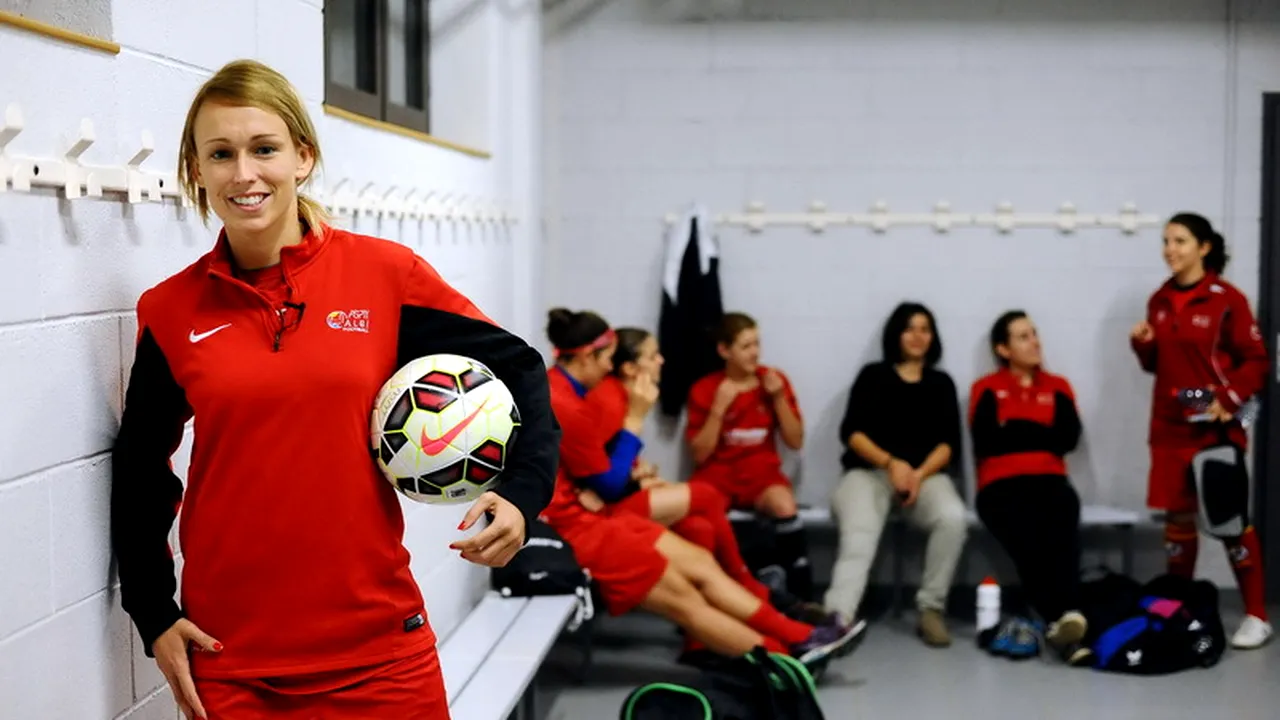 Premiul Puskas pentru golul anului: Rodriguez, Van Persie și Stephanie Roche, finaliști