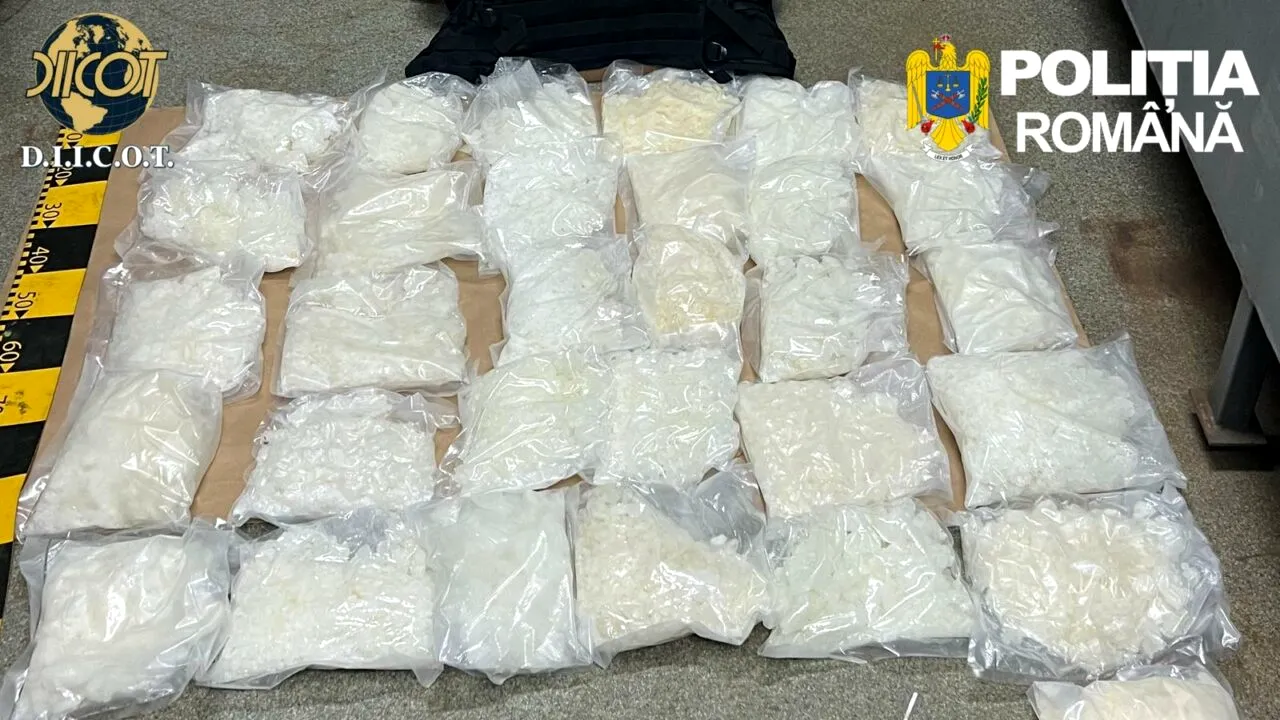 Captură DIICOT de 1,7 milioane euro. 50 kilograme de drog „cristal” urmau să “inunde” piața neagră din România printr-un traficant polonez