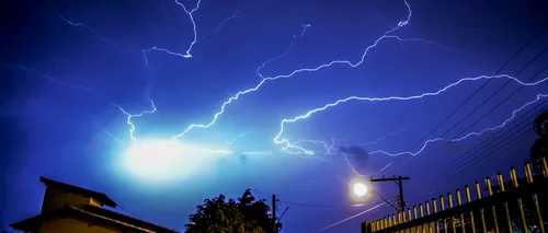 Vijelii extreme, cu caracter distructiv! Severe Weather Alert - România anunță COD ROȘU de fenomene meteo extreme