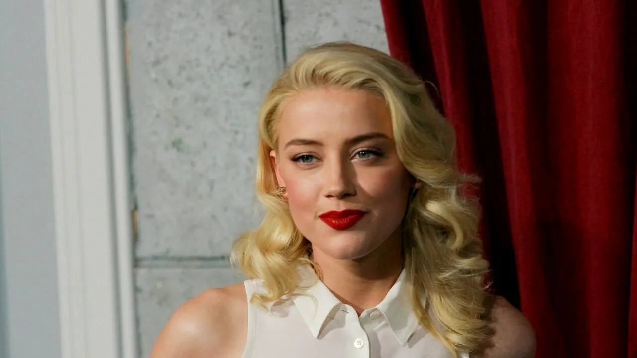 Amber Heard, fosta soție a lui Johnny Depp, este ÎNSĂRCINATĂ a doua oară. Actrița a părăsit SUA, după procesul cu celebul actor