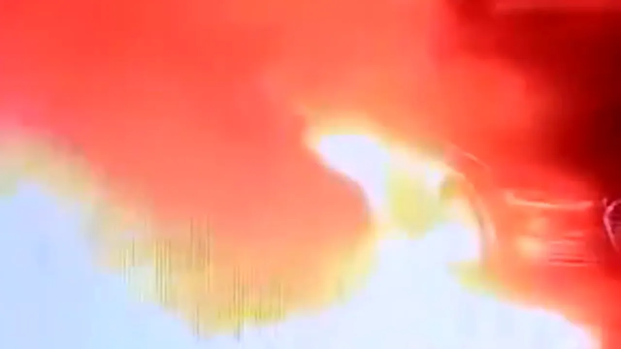 Tesla Model S, o mașină incendiară la propriu. Ce au surprins camerele de supraveghere dintr-o parcare - VIDEO