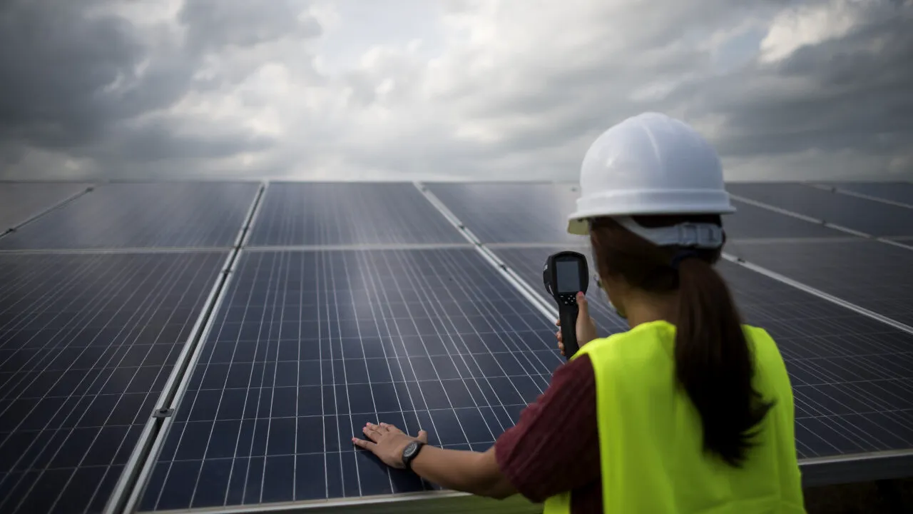 Programul „Casa Verde Fotovoltaice” 2024. Ce documente sunt necesare la înscriere și ce condiții trebuie să îndeplinească beneficiarii