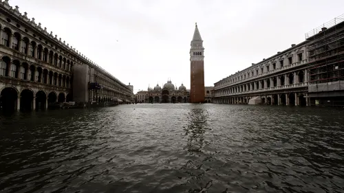 Piața San Marco din Veneția, inundată. Sistemul de protecţie nu a fost declanşat