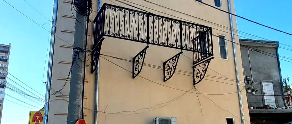 FOTO. „Caricatură arhitecturală”: O clădire din Brăila are un balcon care nu are legătură cu interiorul și nici podea