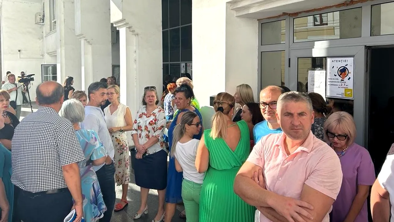 Zeci de mii de angajați din sistemul de finanțe pe cale să intre în grevă generală. Când ar putea fi declanșat și cât ar dura conflictul de muncă