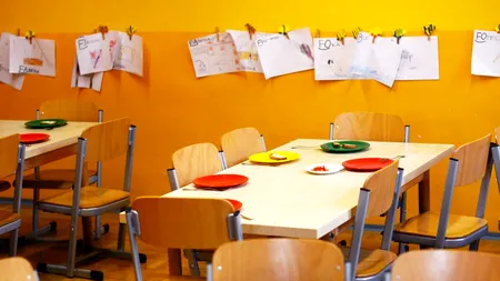 Educatoare din Pitești, acuzată că a lovit mai mulți copii. „A luat-o și a trântit-o pe oliță. A început să plângă și i-a spus să tacă”