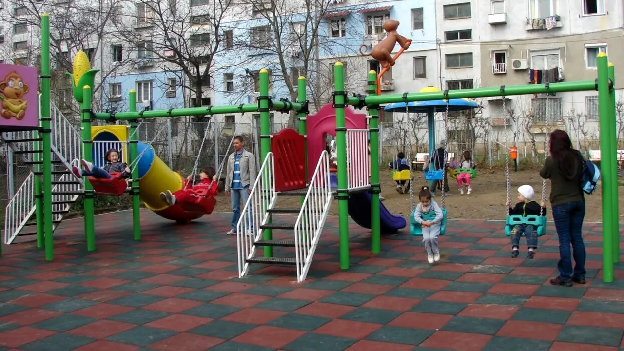 Ziarul de Iași: Primăria refuză să-și asume răspunderea pentru accidentul din locul de joacă din Alexandru