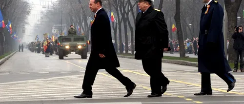 Băsescu, fluierat și la plecare: Parada militară a fost frumoasă