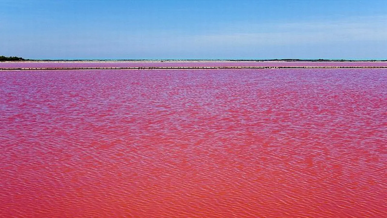GALERIE FOTO: Cel mai spectaculos lac din lume