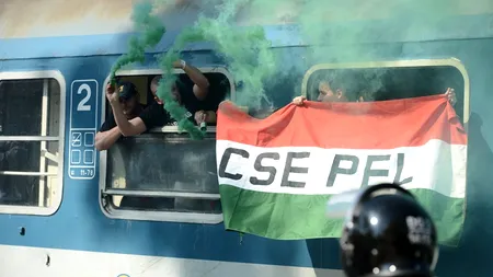 ROMÂNIA - UNGARIA LIVE. Fanii maghiari, iritați după ce au primit pliante informative cu steagul Ungariei prezentat greșit