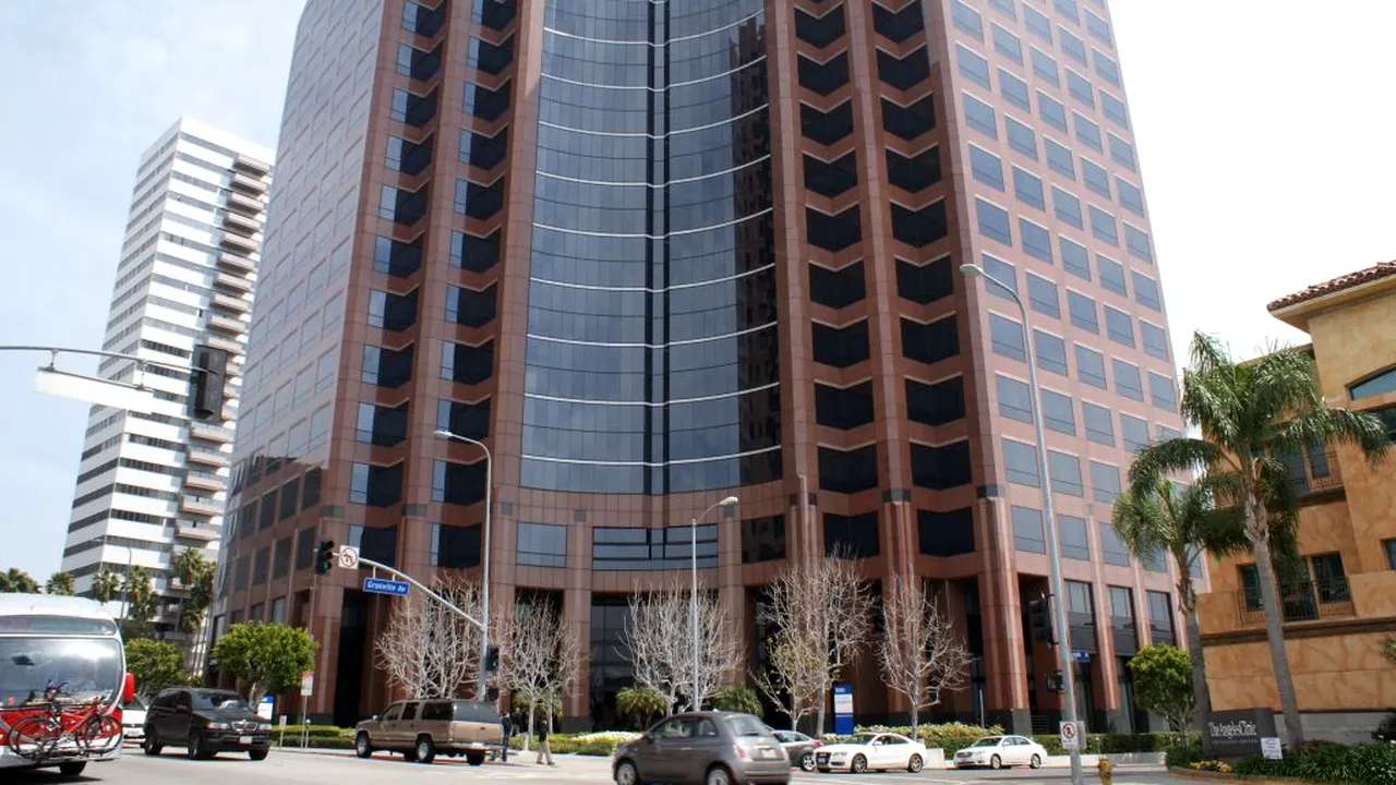 Oficiul consular al României la Los Angeles îşi suspendă temporar activitatea. Sediul a fost evacuat din cauza INCENDIILOR. Soluțiile pentru urgențe