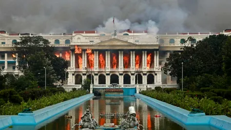 Revoluție în curs în Nepal: Protestatarii au incendiat PARLAMENTUL, instituții și locuințele politicienilor. Soţia unui fost prim-ministru a murit