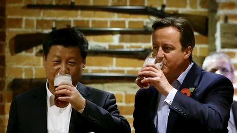 Imaginea zilei: doi lideri mondiali au băut o bere, în cinstea ''relațiilor de aur'' dintre țările lor