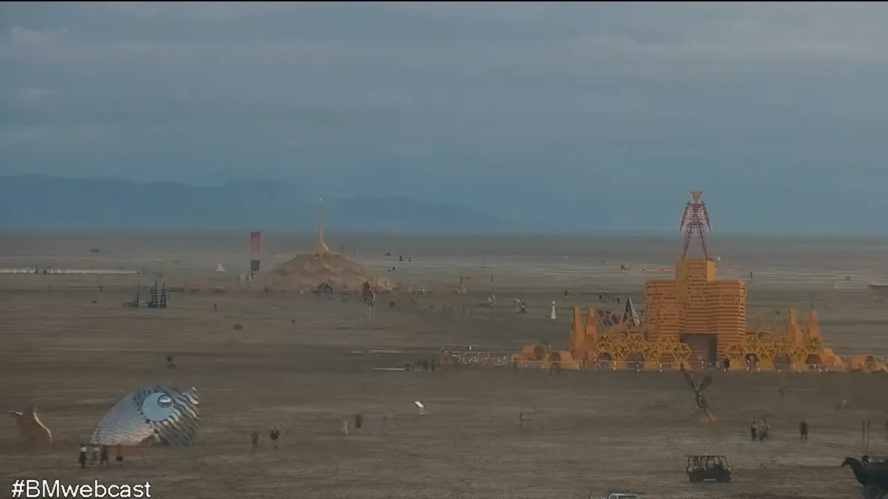 Polițiștii americani au deschis o anchetă după ce o persoană a murit la un festival. Ploile torențiale au devastat locația din deșert