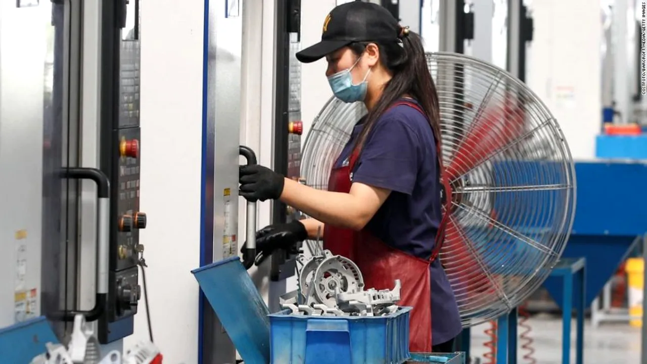 Economia Chinei crește din nou. China ar putea să fie singura economie majoră care să înregistreze creștere în 2020