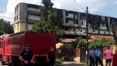 INCENDIUL de la blocul din Sectorul 5 fără autorizație de construcție, cauzat de o ȚIGARĂ APRINSĂ, aruncată la întâmplare de un locatar