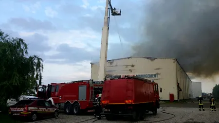 Incendiul de la arhivele din Ilfov, nestins nici după trei zile. O bancă și o companie de asigurări și-ar fi pierdut documentele