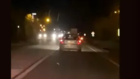 Polițiștii din Bacău au urmărit și oprit în trafic un băiat de 17 ani care conducea o mașină fără ITP şi RCA. Evident, el nu avea nici permis auto