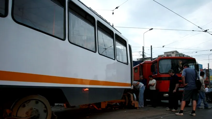 Un tramvai a deraiat, la Arad. Trei persoane au fost rănite