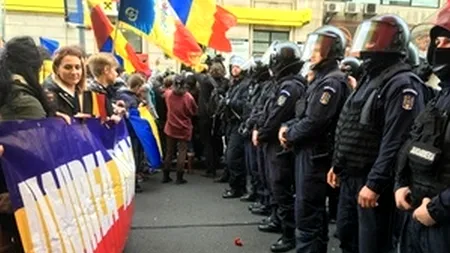 Unioniștii vor să rămână în Piața Universității și duminică. Revoluționarii li se alătură